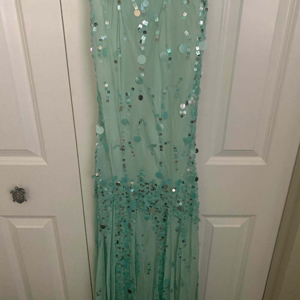 COPY - Beautiful boutique and one of a kind, teal sequined, slight mermaid bodi… - Picture 8 of 11